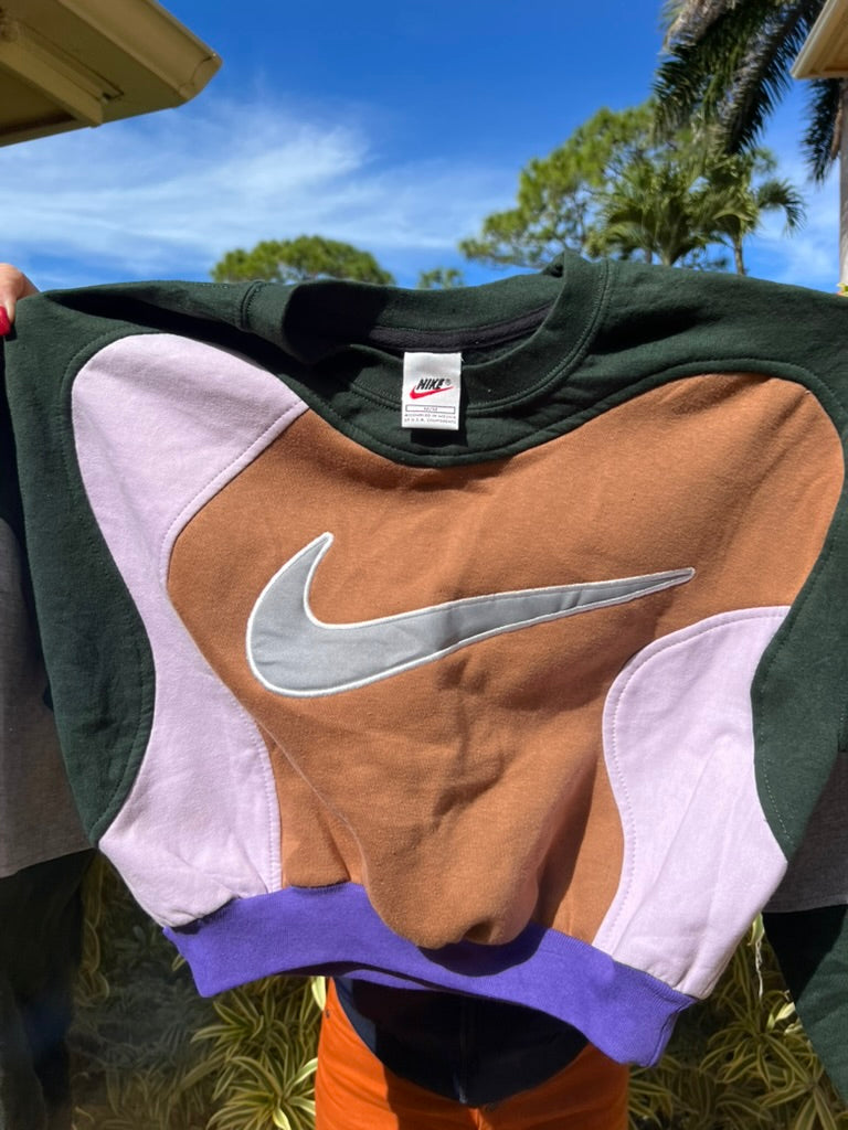 NIKE REWORKED PULLOVER (purple)