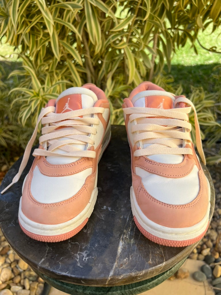 JORDAN 4 RM Guava Ice (Women's 6)