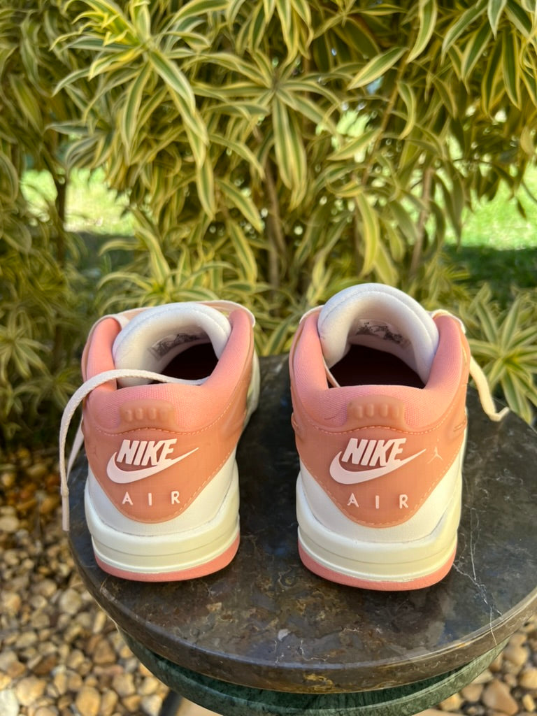 JORDAN 4 RM Guava Ice (Women's 6)