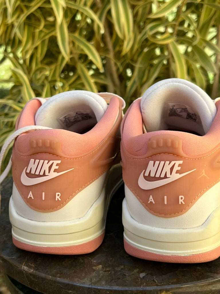 JORDAN 4 RM Guava Ice (Women's 6)