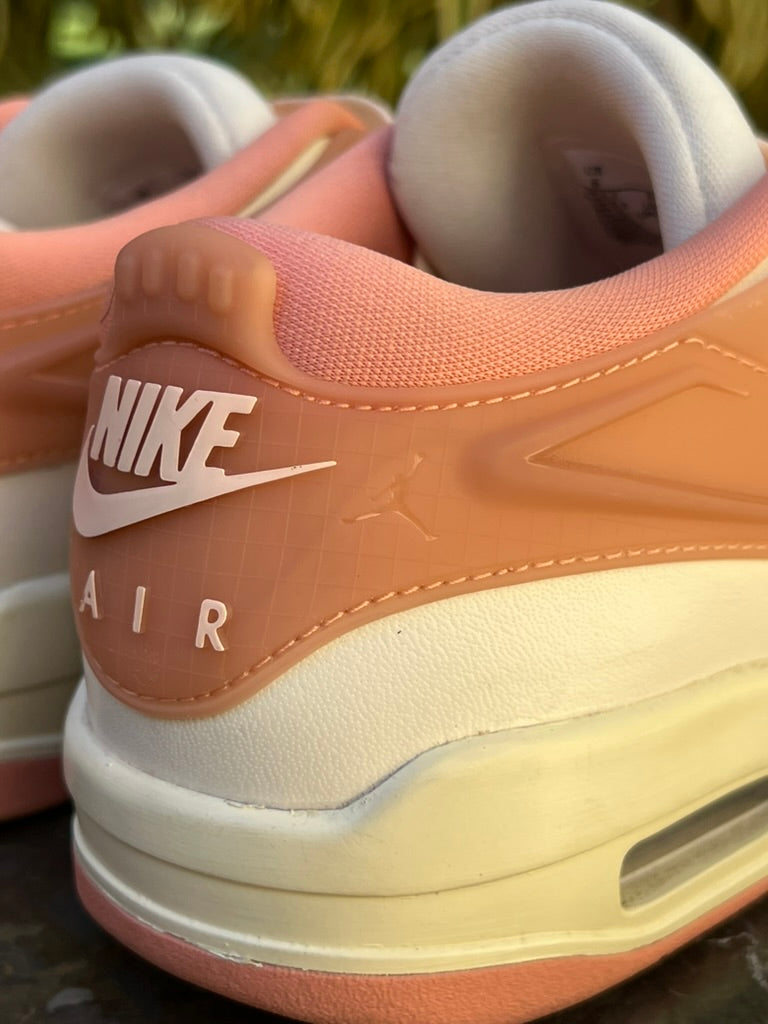 JORDAN 4 RM Guava Ice (Women's 6)