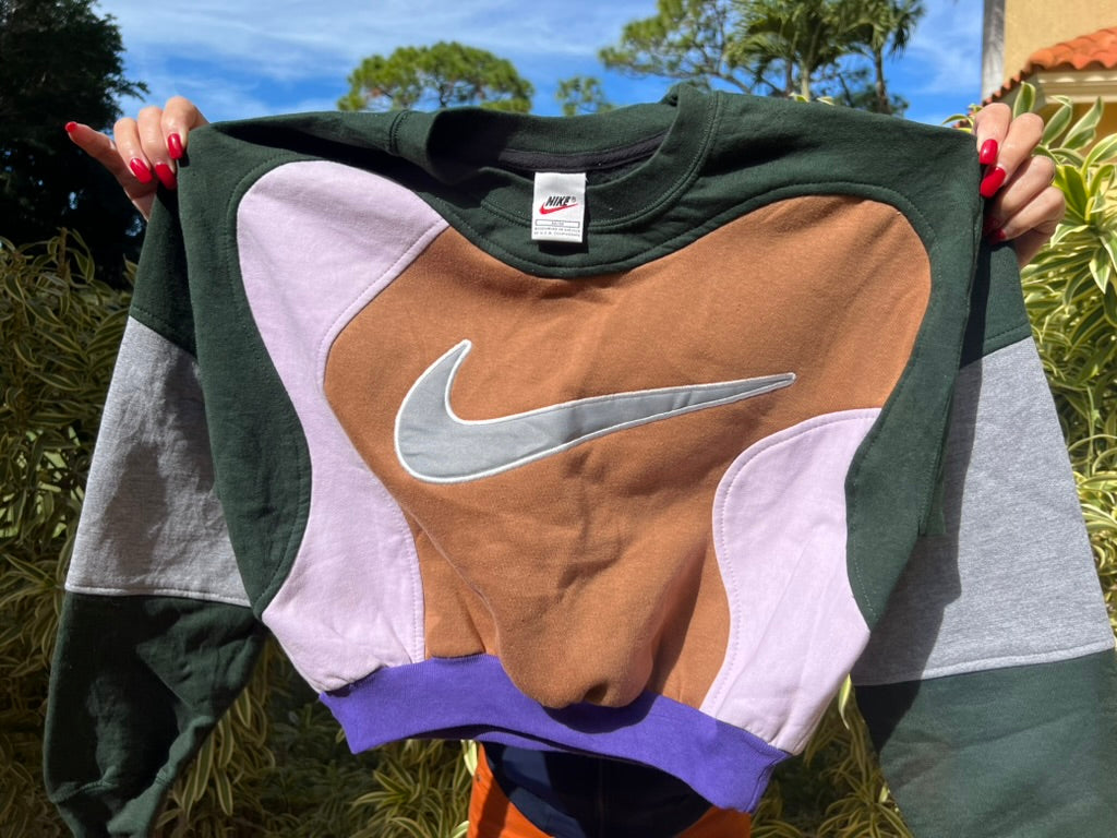 NIKE REWORKED PULLOVER (purple)