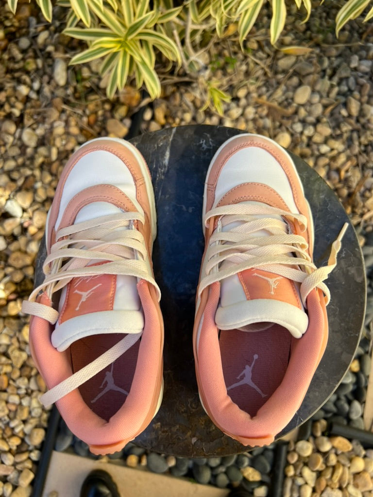 JORDAN 4 RM Guava Ice (Women's 6)