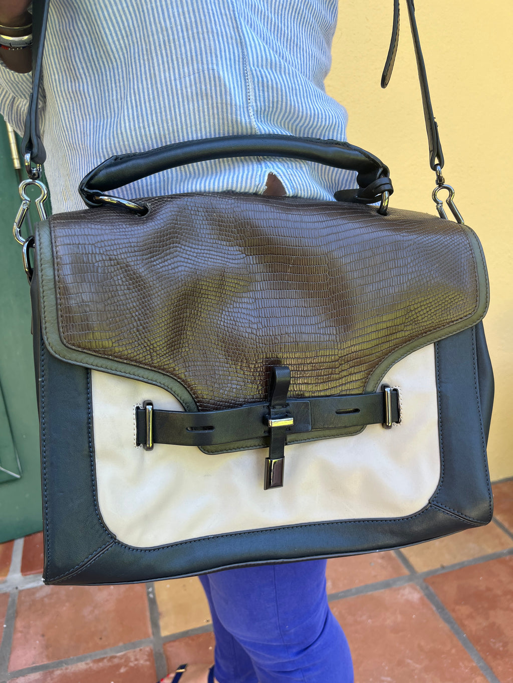 VINCE CAMUTO Messenger Bag