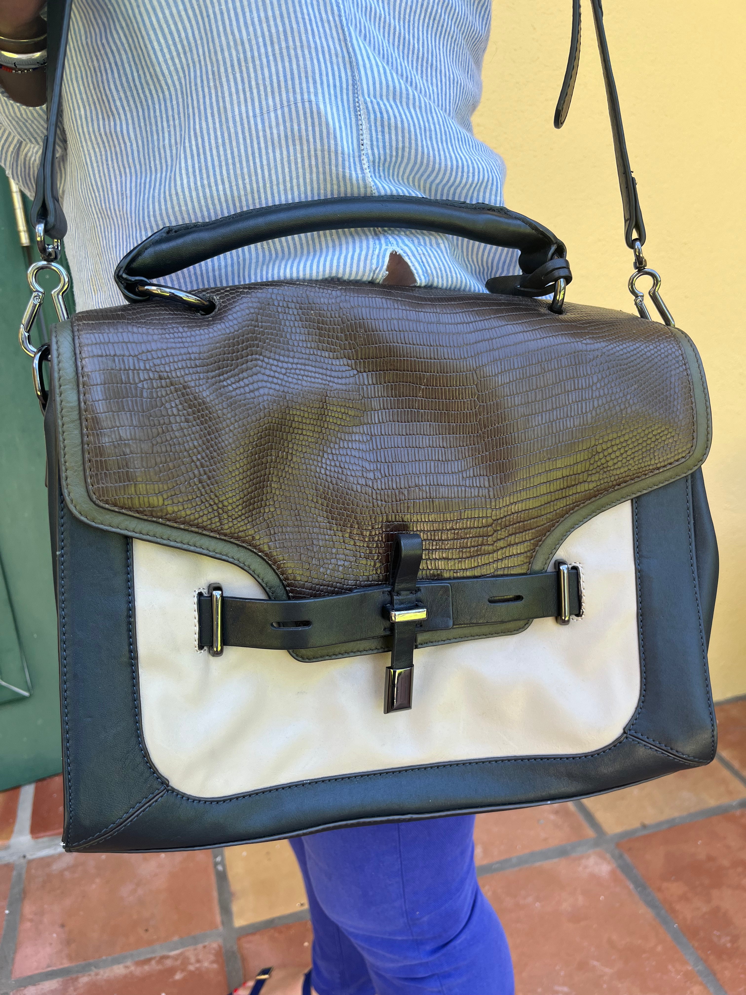VINCE CAMUTO Messenger Bag