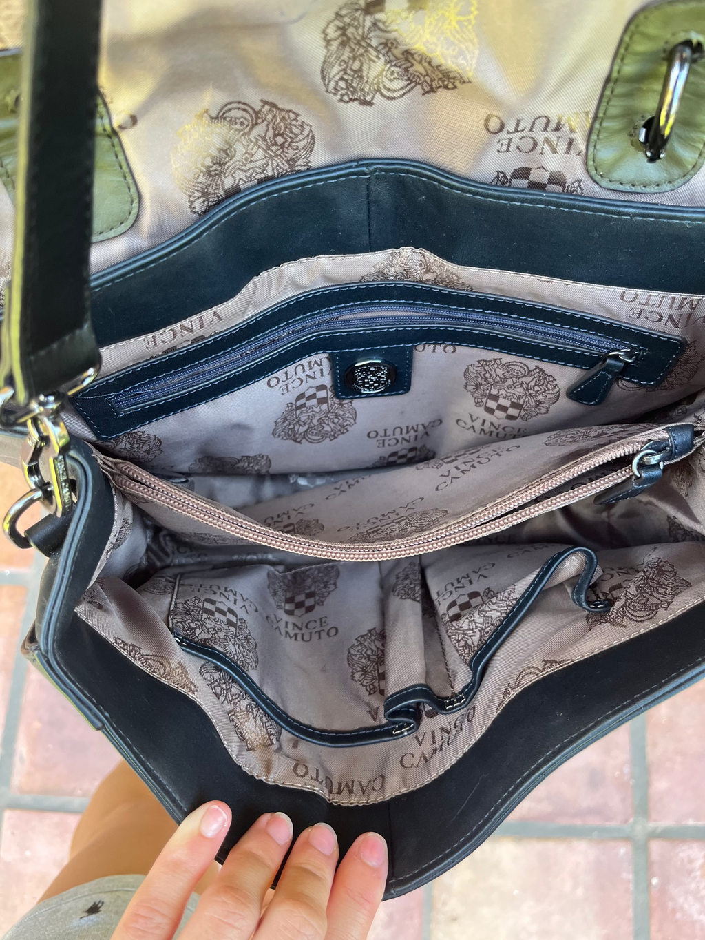 VINCE CAMUTO Messenger Bag