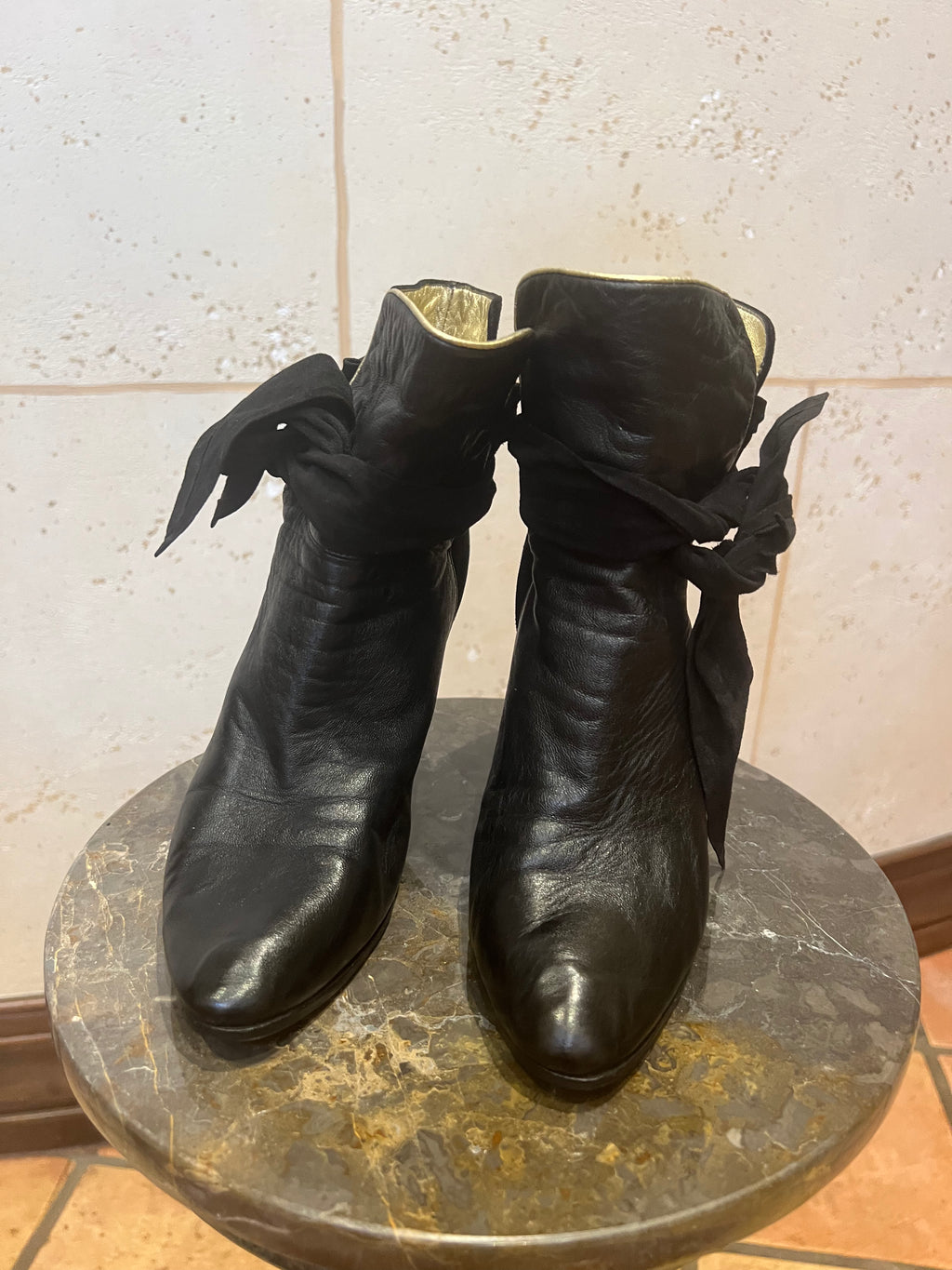 BETSEY JOHNSON Booties