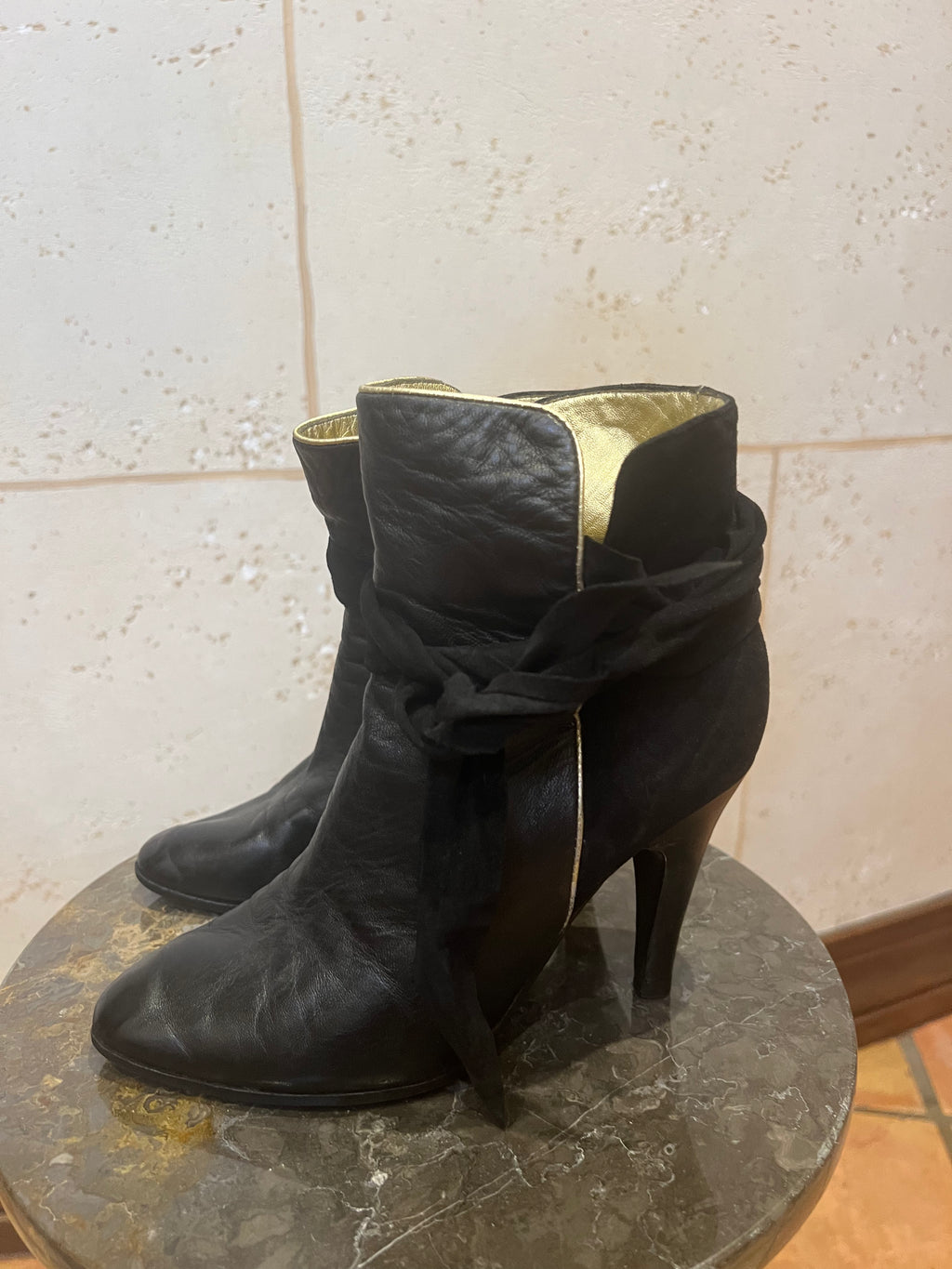 BETSEY JOHNSON Booties