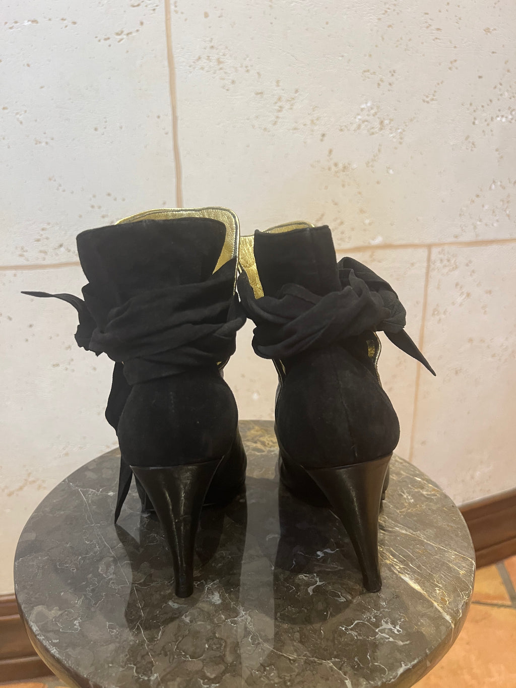 BETSEY JOHNSON Booties
