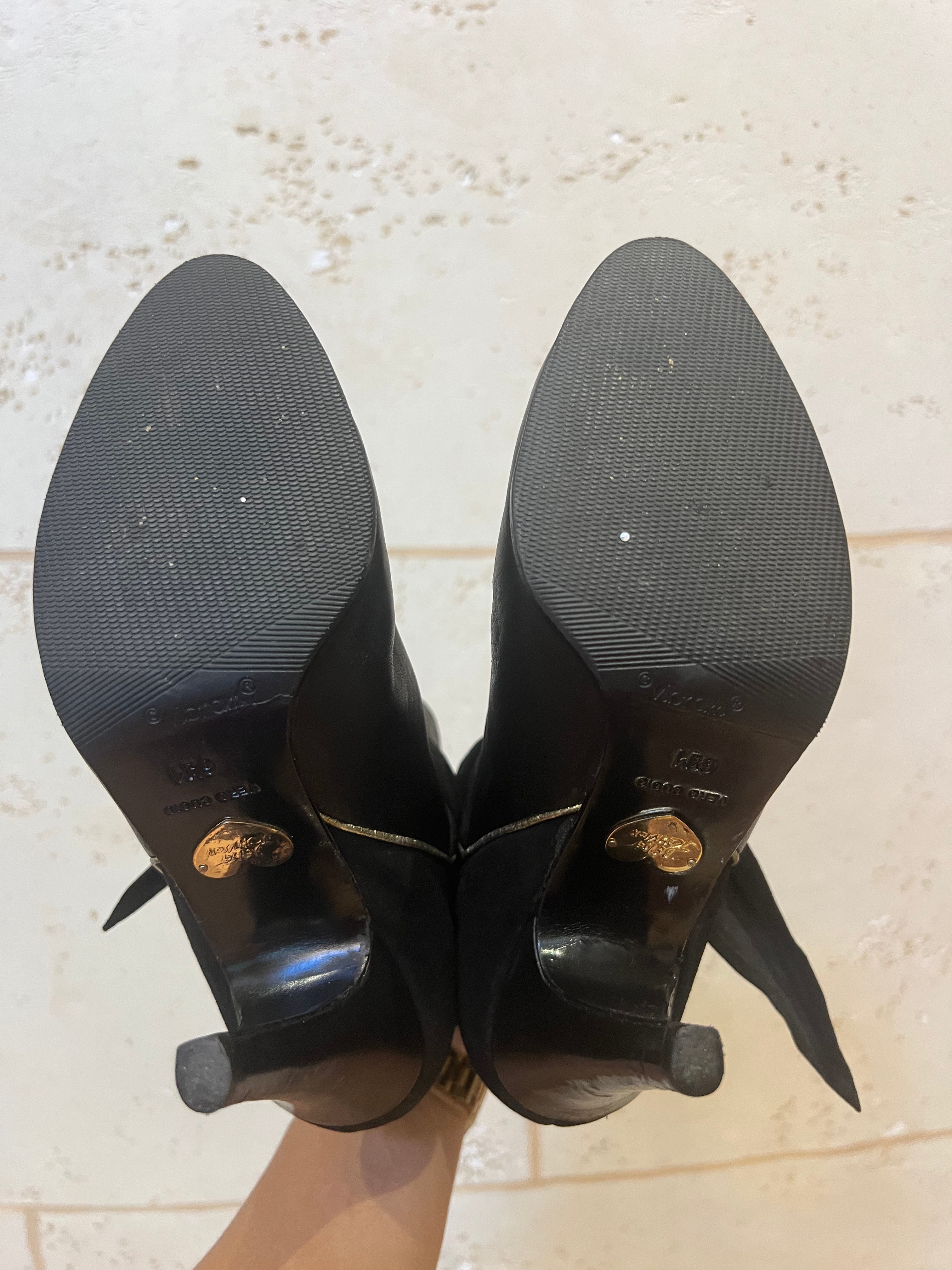BETSEY JOHNSON Booties