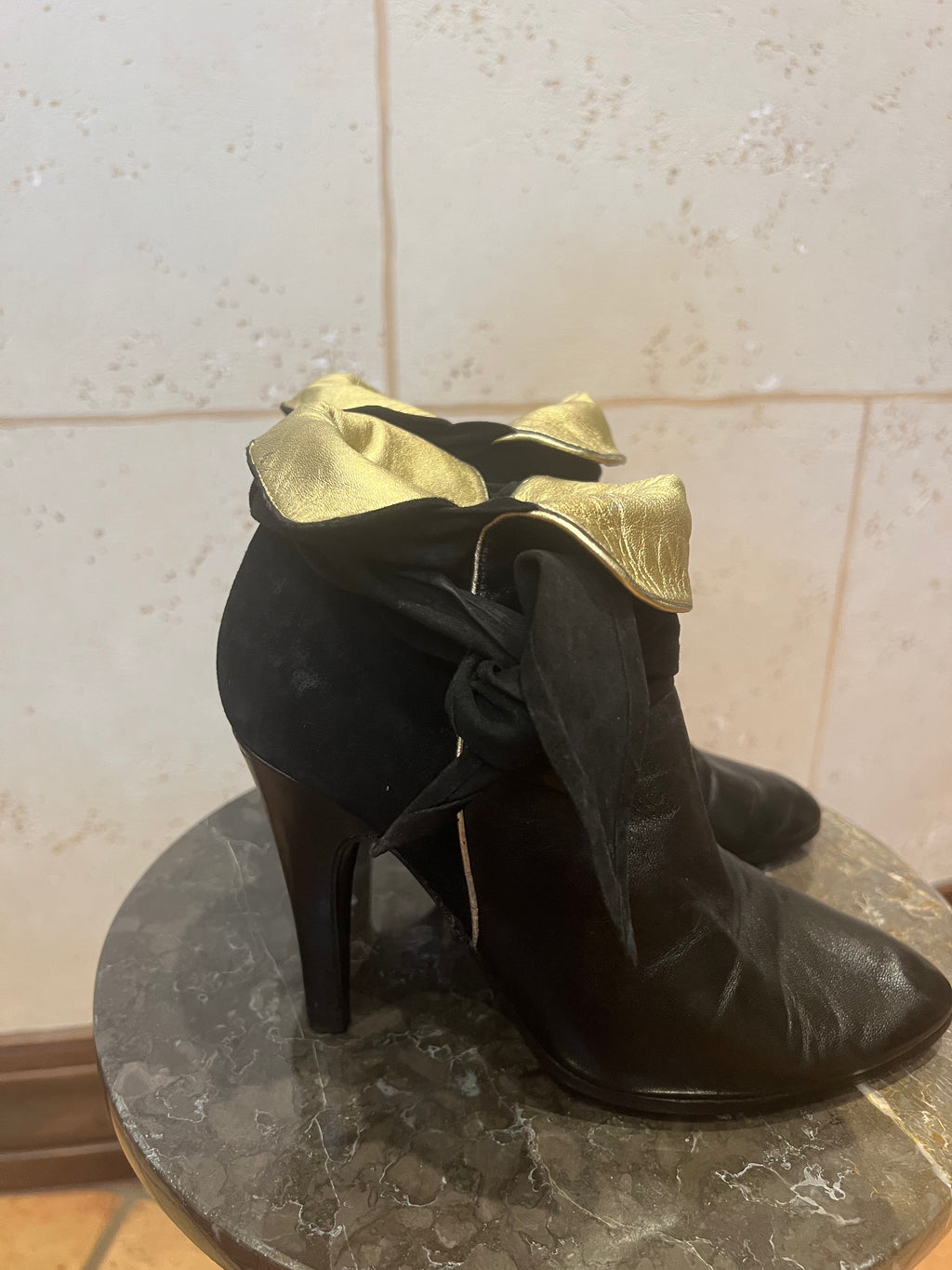 BETSEY JOHNSON Booties