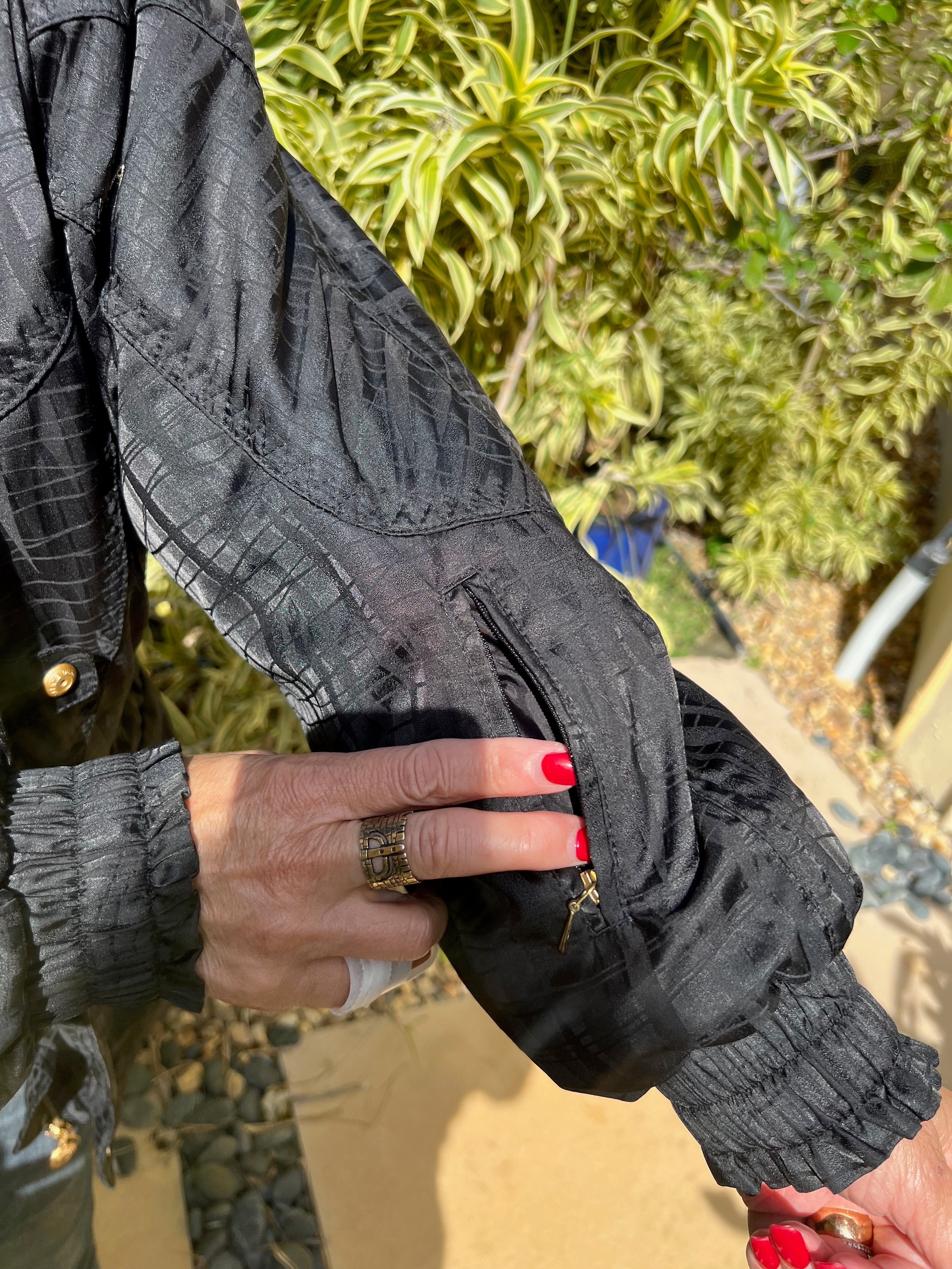 DESCENTE black ski jacket