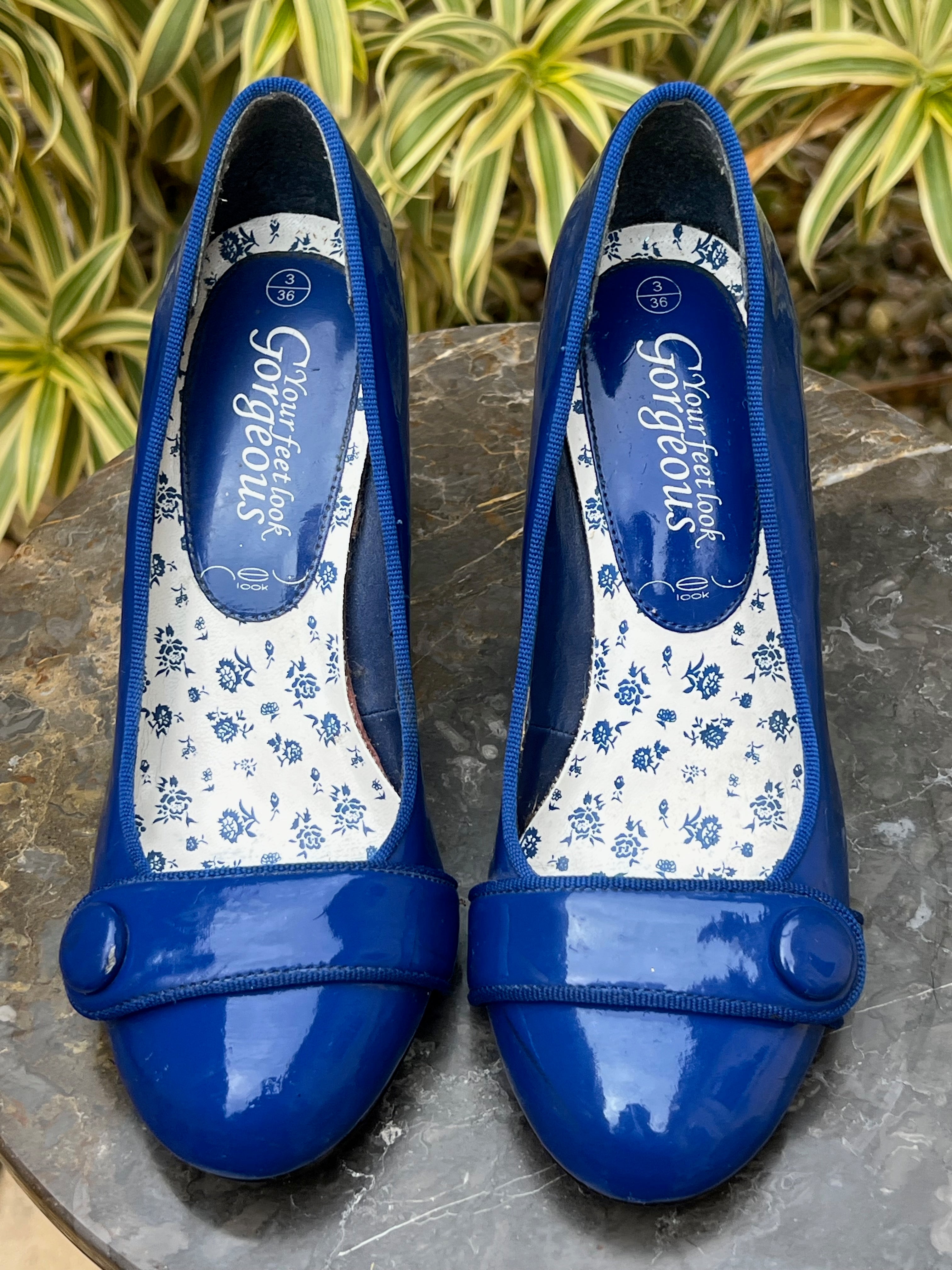vintage-inspired blue pumps