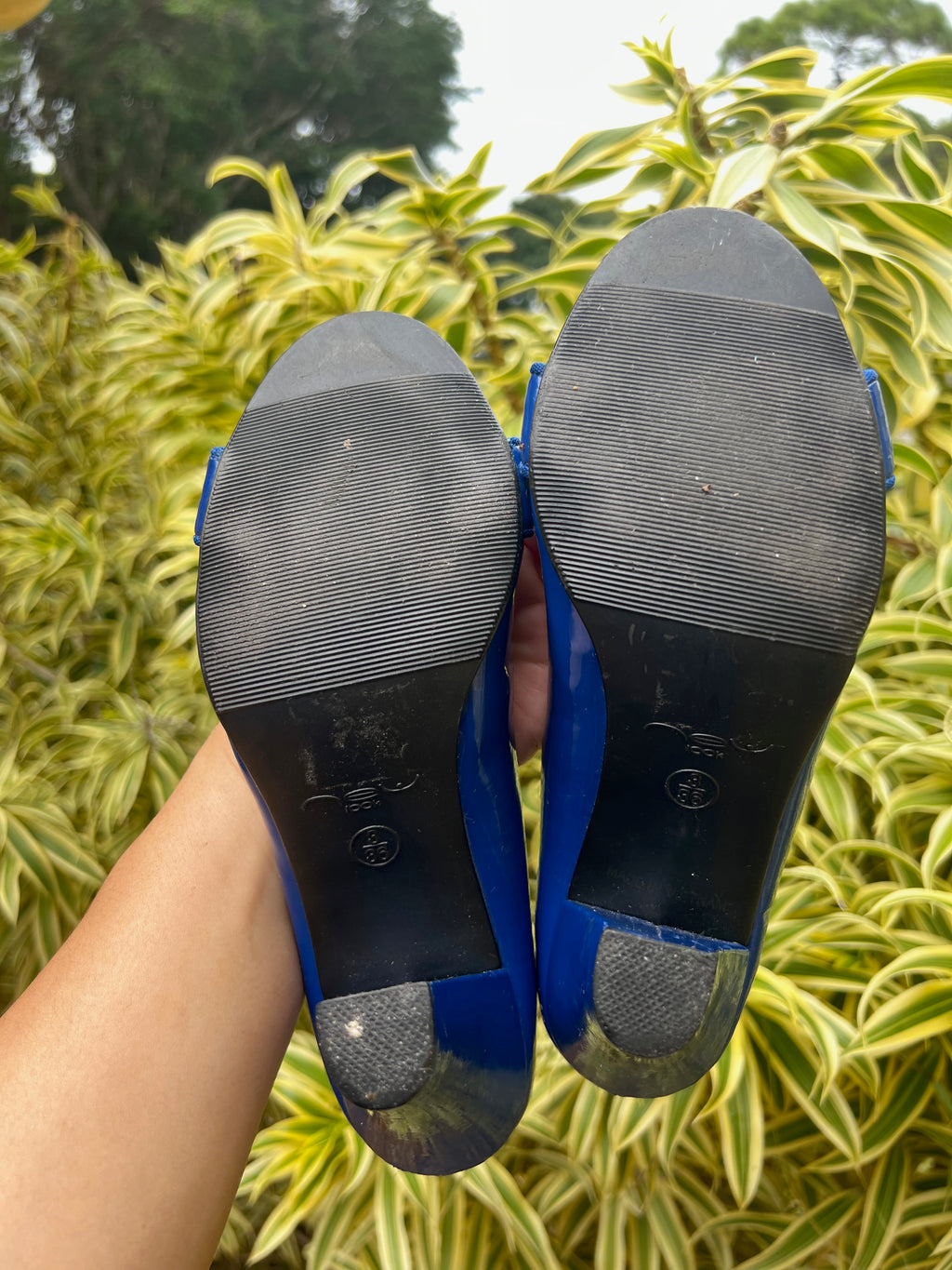 vintage-inspired blue pumps
