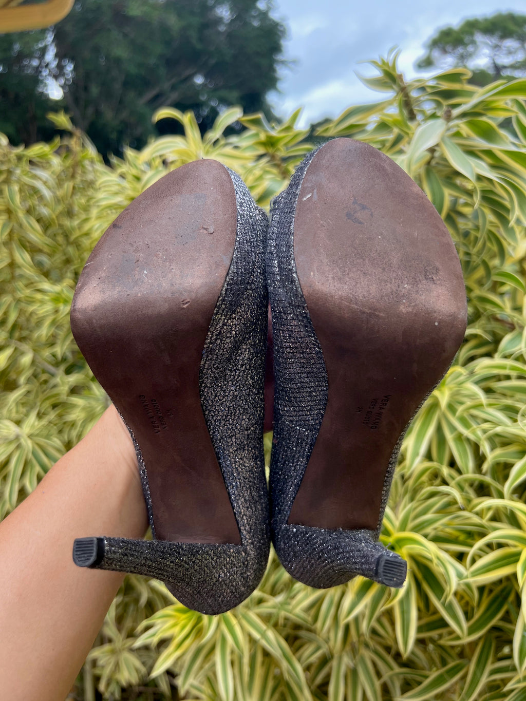 VERA WANG Selima Silver Gunmetal Metallic Peep Toe Platform Heel